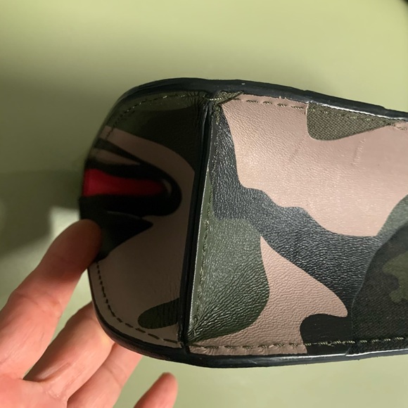 🔥VALENTINO CAMO BAG🔥 - Picture 6 of 13